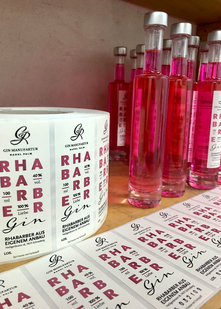 Etikettierung Rhabarber Gin